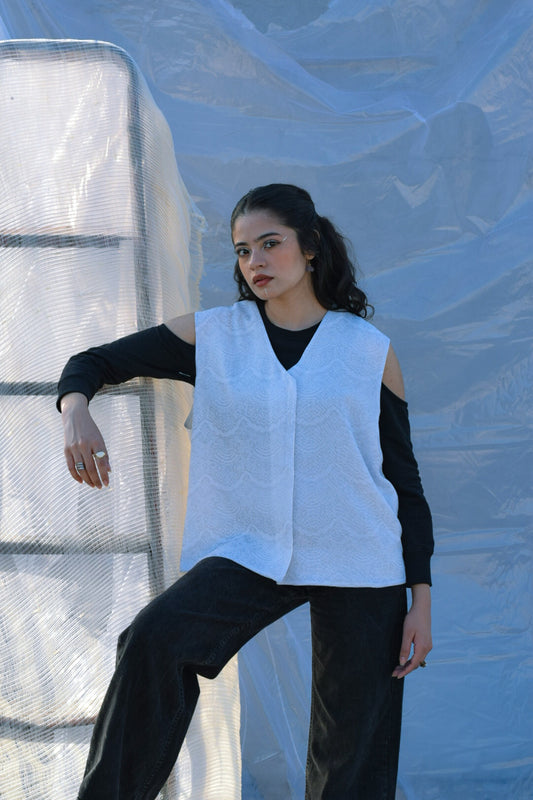 white-vest-winter-clothing-albus 47-front